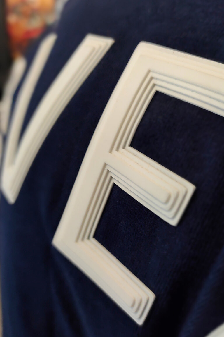 biru-dongker-piramida