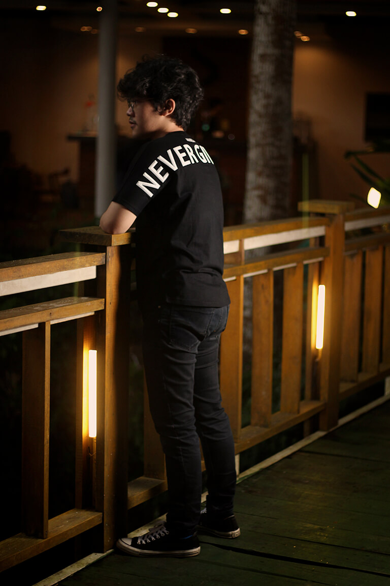 dvian-hitam
